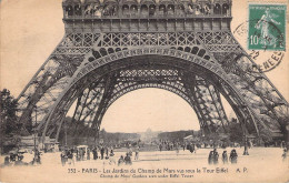 Les JARDINS Du CHAMP De MARS  Vu Sous La TOUR EIFFEL - Autres & Non Classés