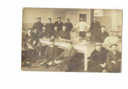 Carte Photo Militaria - Hôpital - Soldat Médecin Bouteille Jeu De Dames - Non Située - - Personnages