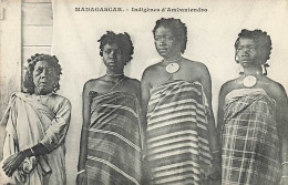 Madagascar - Indigènes D'Ambaniendro - Femmes - Madagascar