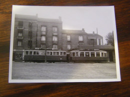 Photographie - St Saint Du Rouvray (76) -Tramway - Remorque - Epicerie Mercerie - Pub. Lion Noir - 1952 - SUP (HY 57) - Saint Etienne Du Rouvray