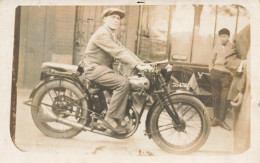 Moto Ancienne De Marque Modèle Type ? * Carte Photo * Motos Motocyclette Transport - Motos