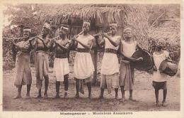 Madagascar - Musiciens Ansamovo - Madagaskar