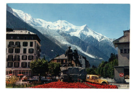 Chamonix-mont-blanc , Statue  à La Mémoire De Jacques Balmat Et De Saussure - Chamonix-Mont-Blanc