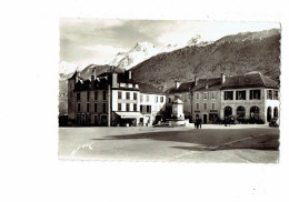 Cpm - 64 - LARUNS - La Place De L'Eglise - Hotel Du CommerceN° 1101 JOVE - 1962 - Laruns
