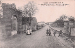 Petit Couronne - Route Nationale - Entree Du Bourg - Grille Du Chateau -  CPA °J - Autres & Non Classés