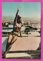 311692 / Bulgaria - Pin-Up Sunny Beach, Beautiful Woman On Balcony Of The Hotel In A Bathing Suit Bikini PC Fotoizdat - Pin-Ups