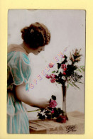 Fantaisie : Femme / Fleurs / Vase (voir Scan Recto/verso) - Donne