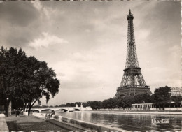 PARIS - La Tour Eiffel Et Le Pont D'Iéna - Tour Eiffel