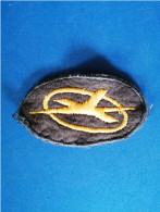 Insigne Avion  Stylisé Jaune Sur Fond Noir Logo Interflug Compagnie Aérienne Est Allemande De 1958 à 1991 - Patches