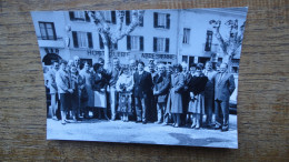 Les Abrets  : Isère , (années 50-60 ) Groupe De Cinquantenaire Devant Hostellerie Abresienne  (photo 18x10,5 Cm ) - Lieux