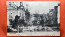 CPA (72) Le Mans. Le Lycée. La Cour D'Honneur. (8A.961) - Le Mans