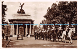 R169995 The Guards And Wellington Arch. London. RP. 1953 - Monde