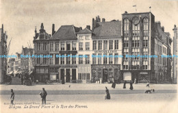 R169490 Bruges. La Grand Place Et La Rue Des Pierres. Matthys Soeurs - Monde