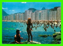 RIO DE JANEIRO, BRASIL - PLAGE DE COPACABANA BEACH WITH BATHERS - MERCATOR - TRAVEL IN 1978 - - Rio De Janeiro