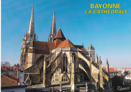 64, Bayonne, La Cathédrale Sainte Marie, Vue Des Toits - Bayonne