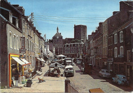 *CPM - 50 - BRICQUEBEC - Rue De La République Jour De Marché - Bricquebec