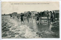 CPA Voyagé 1910 * PORNICHET Envahissement Des Cabines De Bain Par Une Forte Marée ( Animée )  Vassellier - Pornichet