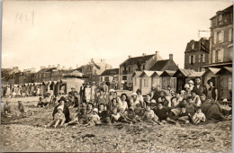 CP Carte Photo D'époque Photographie Vintage Plage Groupe  Jeu Mode à Situer - Couples