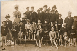 CP Carte Photo D'époque Photographie Vintage Plage Groupe Mode Maillot De Bain  - Paare