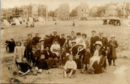 CP Carte Photo D'époque Photographie Vintage Plage Groupe à Situer Mode  - Paare