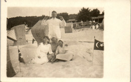 CP Carte Photo D'époque Photographie Vintage Plage Groupe à Situer - Couples