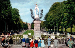 *CPSM - 65 - LOURDES - La Vierge Couronnée - Animée - Lourdes