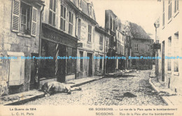 R170630 Soissons. Rue De La Paix After The Bombardment. La Guerre De 1914. L. C. - Monde