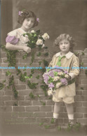 R170644 A Greeting. Kids And Flowers. Ettlinger. No 548 - World