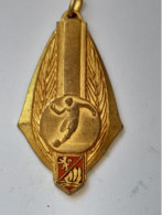 FOOTBALL,,, MEDAILLE  L. N. F. ,,,LIGUE NATIONALE DU FOOTBALL  Annnes  1950/60 - Kleding, Souvenirs & Andere