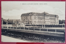 CPA - FRANCE, DEAUVILLLE - PLAGE - FLEURIE - ROYAL HOTEL - Hotels & Restaurants