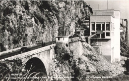 MENTON : FRONTIERE FRANCO-ITALIENNE - LE PONT ST LOUIS ET LE BATIMENT DE LA DOUANE ITALIENNE - Menton