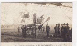 Les Quatre Braves Pilotes Du Dirigeable "La République" Se Préparant Au Suprême Voyage - Lapalisse, Samedi 25 Sept? 1909 - Airmen, Fliers