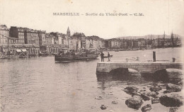 MARSEILLE : SORTIE DU VIEUX PORT - Puerto Viejo (Vieux-Port), Saint Victor, Le Panier