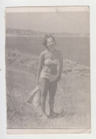 Sexy Young Woman With Swimwear, Bikini, Summer Beach Pose, Vintage Orig Photo Pin-up 6x9cm. (30830) - Pin-up