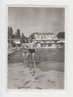 Woman And Man, Love Romantic Couple With Swimwear, Summer Beach Portrait, Vintage Orig Photo Pin-up 5.9x8.5cm. (29073) - Pin-up