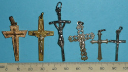 Lot De 6 Pendentifs Croix Crucifix En Métal Christ - Religion & Esotérisme