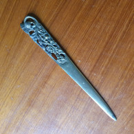 Ancien Coupe Papier Ouvre Lettres Bronze Signe à Identifier - Letter-opener