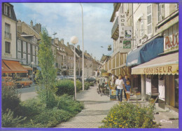 Carte Postale 70. Lure  Avenue De La République  Très Beau Plan - Lure