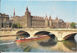 PARIS - La Conciergerie Avec Une Péniche - Autres Monuments, édifices