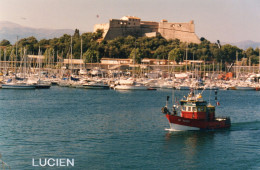 L - PHOTO ORIGINALE - BATEAU - ALPES MARITIMES - ANTIBES - LE PORT, LE FORT CARRE ET LE " LUCIEN " - Bateaux