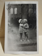 Italy Cute Couple Of Children In Loving Pose. Italia Fotocartolina Bambini Carini In Posa FIUGGI 1931 - Europe
