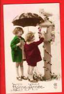 VBD-05 Bonne Année  Enfants Devant Boite à Lettres Parapluie. Circulé De France Vers La Suisse - Nouvel An