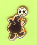 Pin's Mac Do McDonald's Grosse Douceur Football - 5A04 - McDonald's