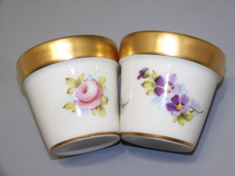 -2 PETITS CACHES POTS PORCELAINE à Décor De ROSES Et VIOLETTES Bordure Dorée   E - Andere & Zonder Classificatie