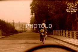 1964 VELO MOTOCYCLETTE VOITURE FRANCE 35mm DIAPOSITIVE SLIDE Not PHOTO No FOTO NB4196 - Diapositives (slides)