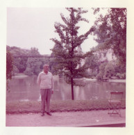 PHOTO ORIGINALE AL 1 - FORMAT 9 X 9 - PARIS - PARC DES BUTTES CHAUMONT - Places