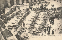 P7-75 PARIS Musée De L'Armée - Ensemble Des Trophées Exposés Dans La Cour D'honneur - Musées