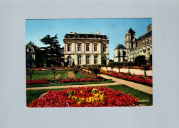 Bourges (18) : L'hotel De Ville, Jardin De L'Archeveché Et La Cathédrale Coté Sud - Bourges