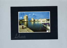 La Rochelle (17) : Entrée Du Vieux Port Et Ses Célèbres Tours St Nicolas Et De La Chaine - La Rochelle