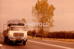 C 1980 UNIC TRUCK CAMION VOITURE FRANCE 35mm DIAPOSITIVE SLIDE Not PHOTO No FOTO NB4228 - Diapositives